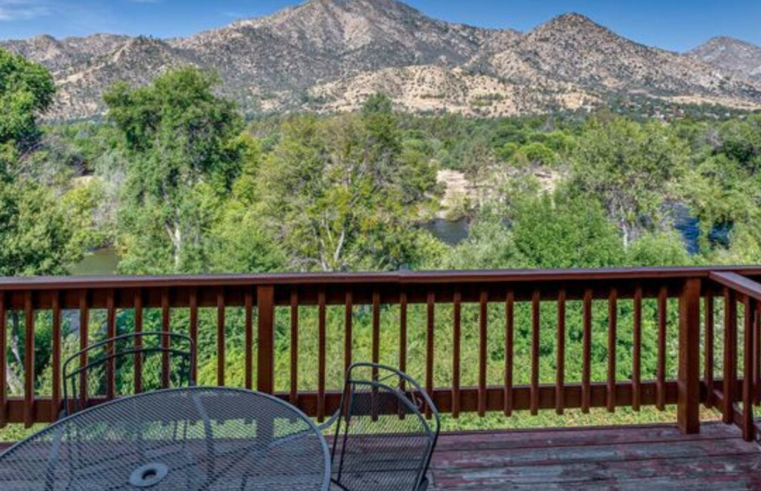 Whispering Pines Lodge主图