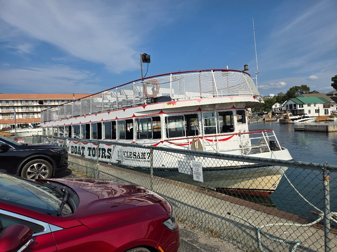 Uncle Sam Boat Tours景点图片