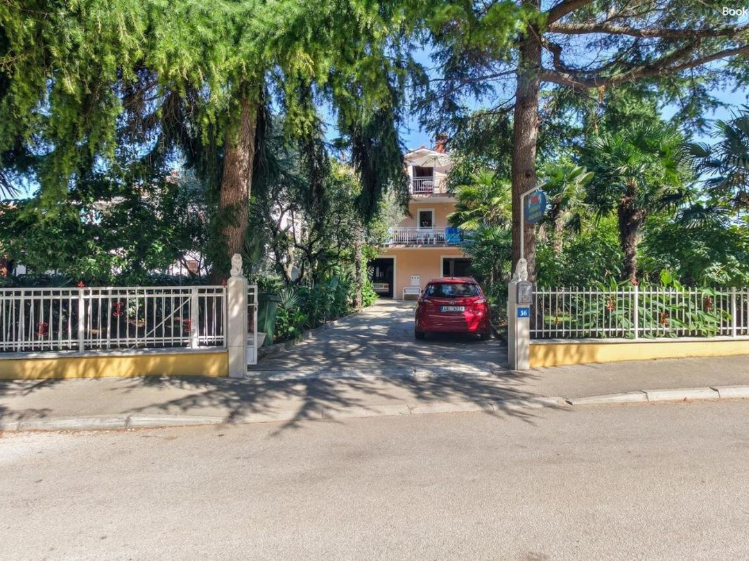 Gino House With Apartments