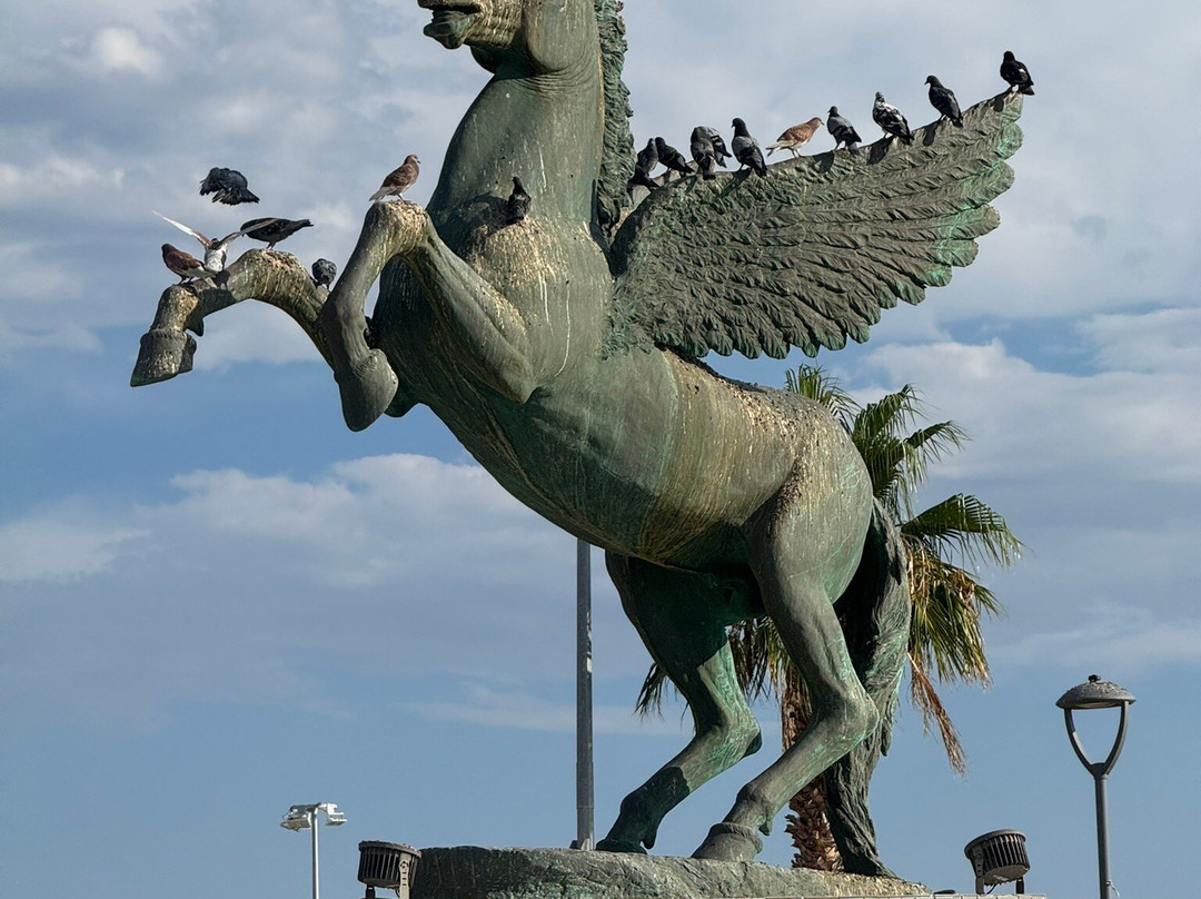 Pegasus Statue-科林斯必去景点