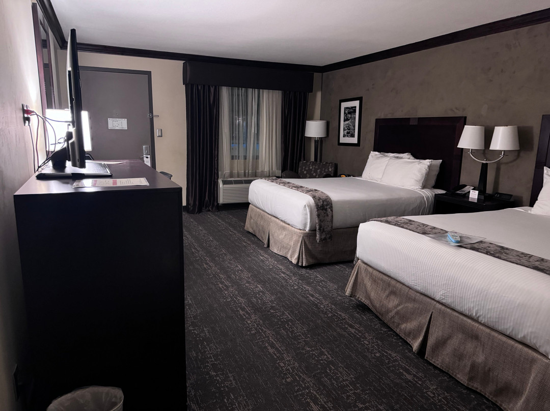 Best Western Plus Raton Hotel主图