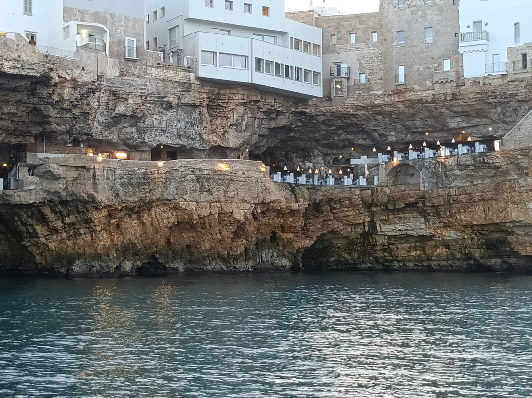 Isolablu Polignano-波利尼亚诺阿马雷必去景点