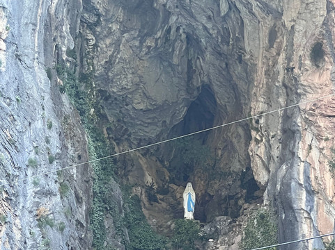 Guri Tours-地拉那必去景点