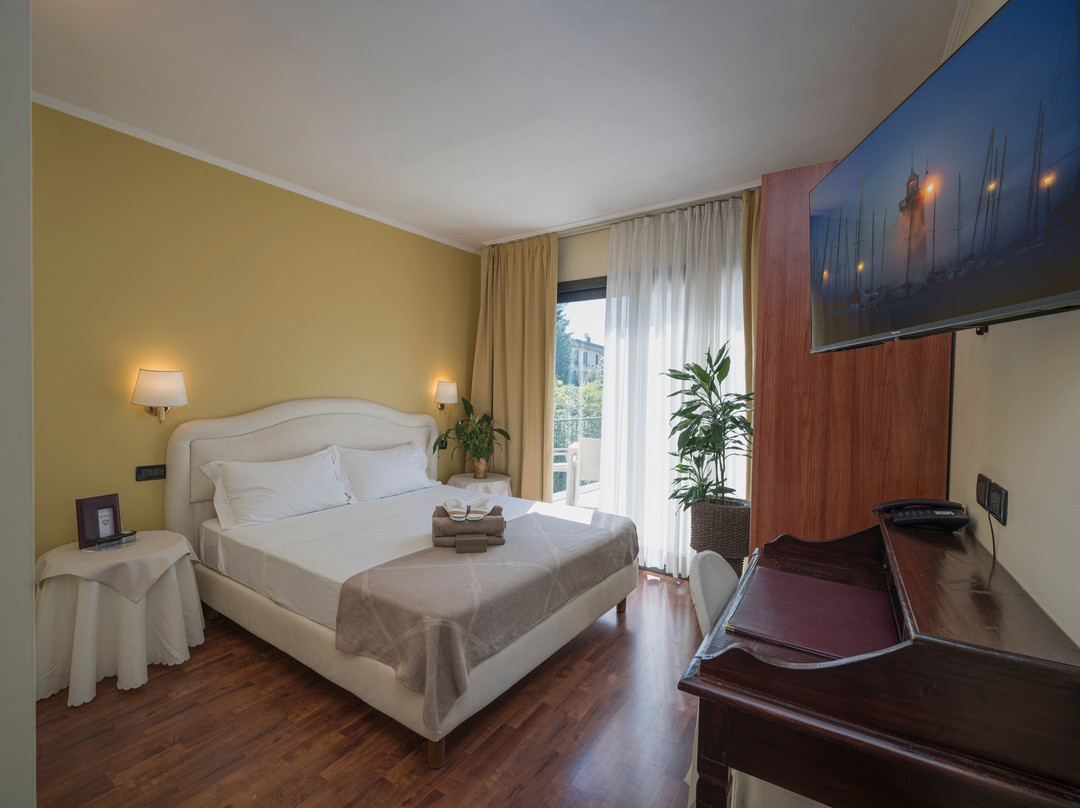 海军上将埃姆雷别墅酒店主图