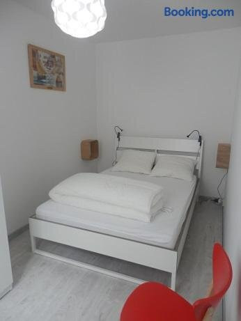 Appartement T2 ou T1 cote cour/jardin avec garage