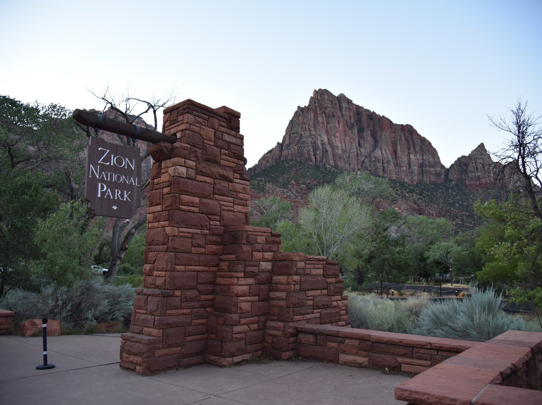 Zion Canyon Visitor Center景点图片