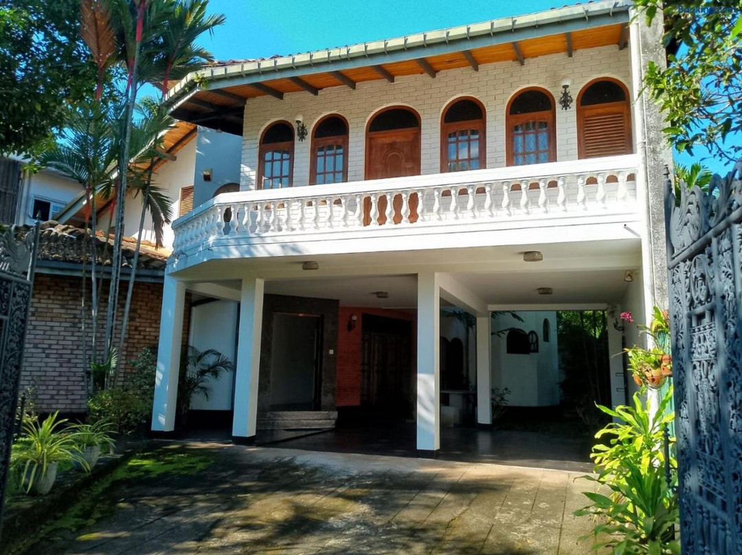 Ceylon Travel and Stay Lodge