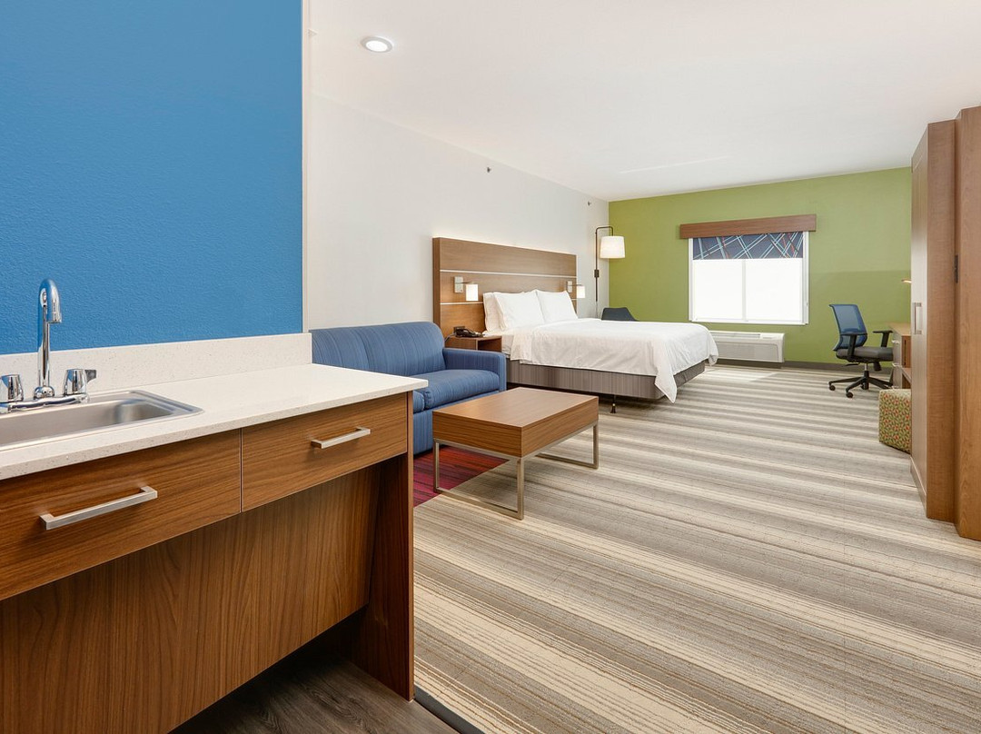 Holiday Inn Express & Suites Denton North By IHG主图
