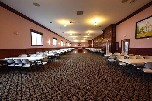 麦基诺海滩海湾套房酒店主图