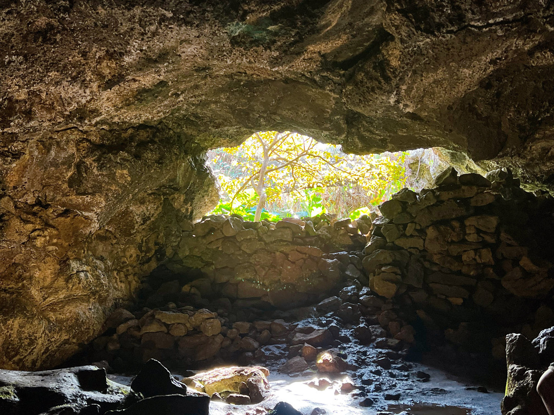 Ana Te Pahu-复活节岛必去景点