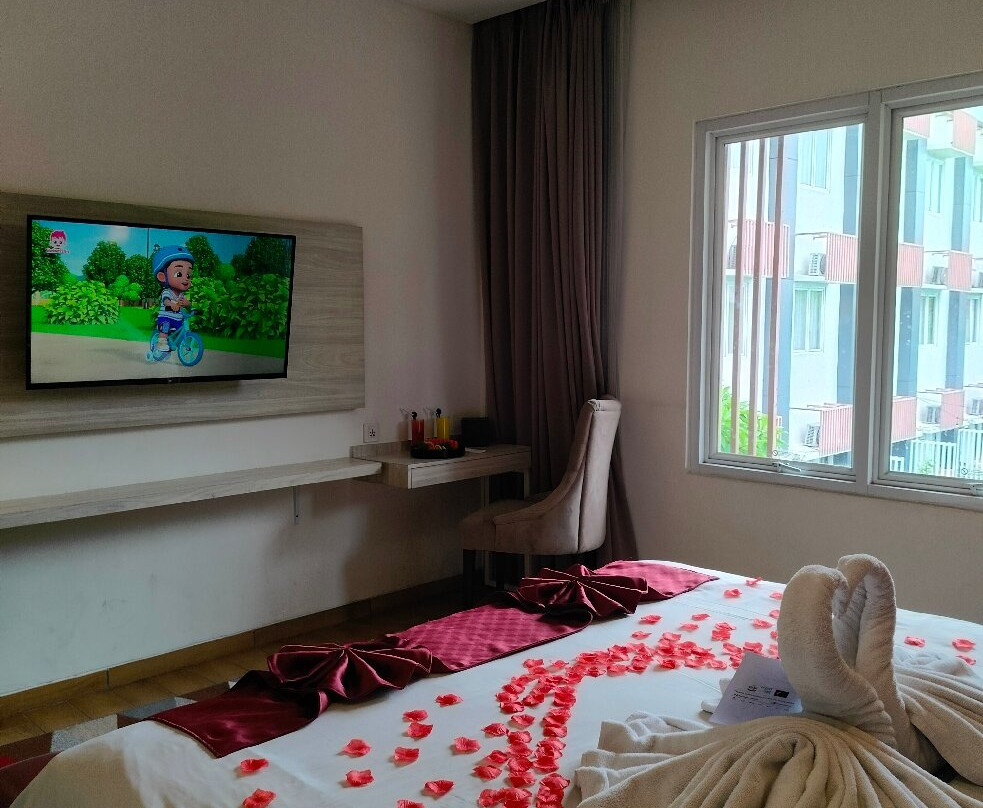 Front One Akshaya Hotel Karawang主图