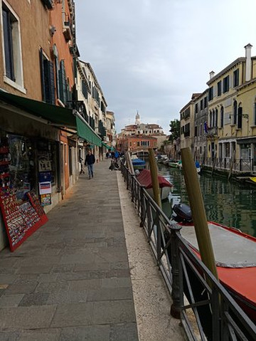 法利尔酒店主图