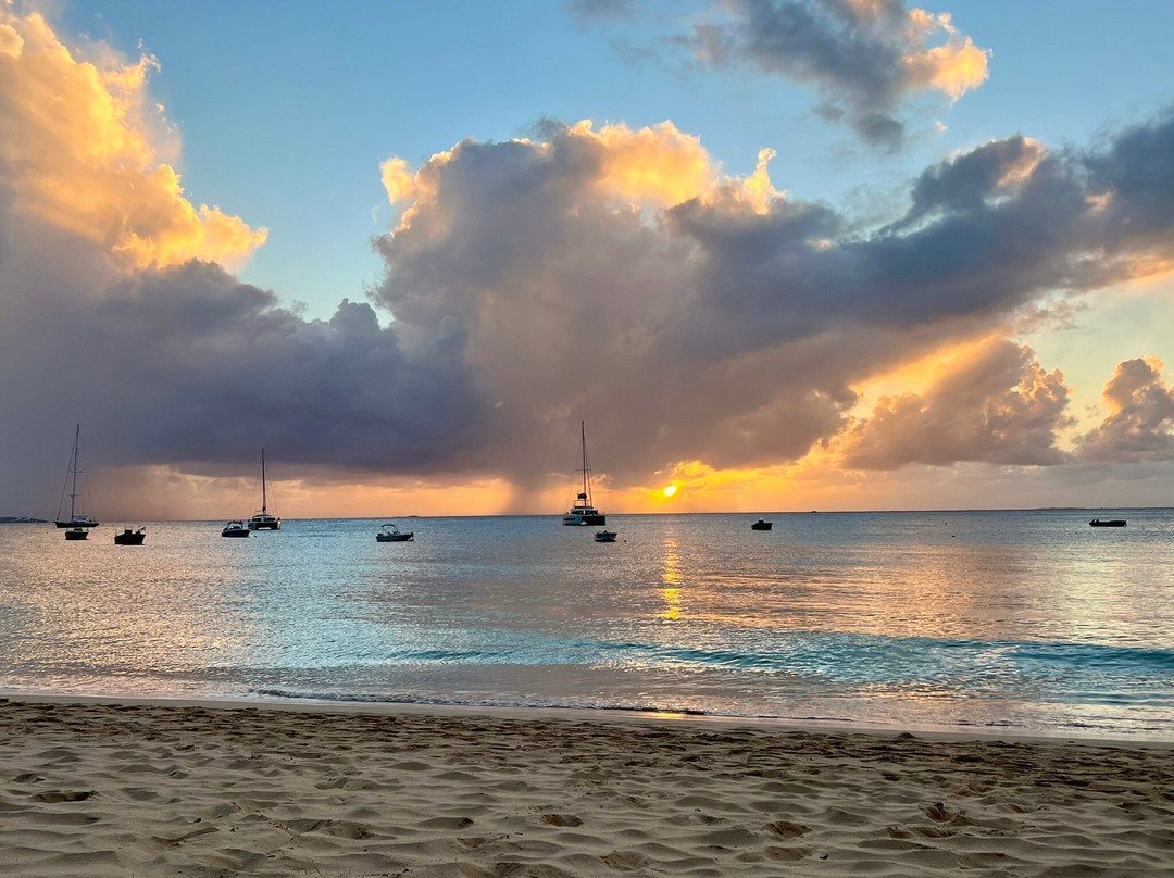 Crocus Bay Beach-The Valley必去景点
