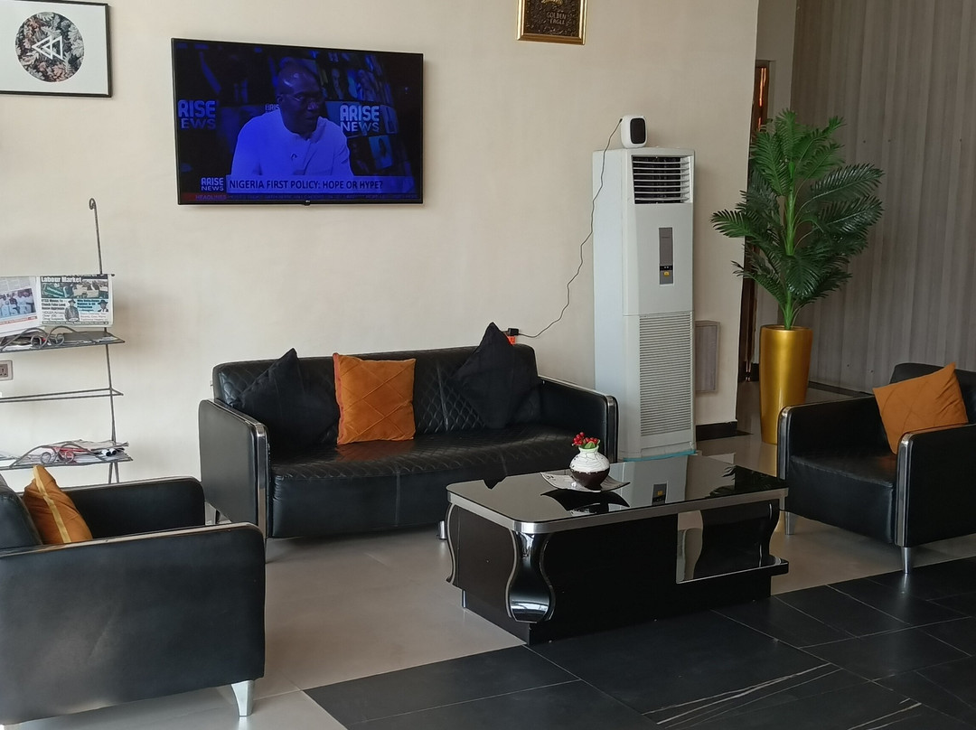 SpringHill Hotel & Suites