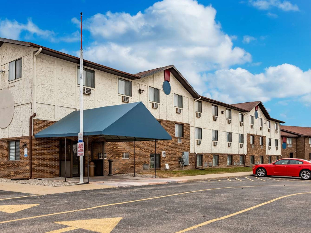 Econo Lodge Inn and Suites