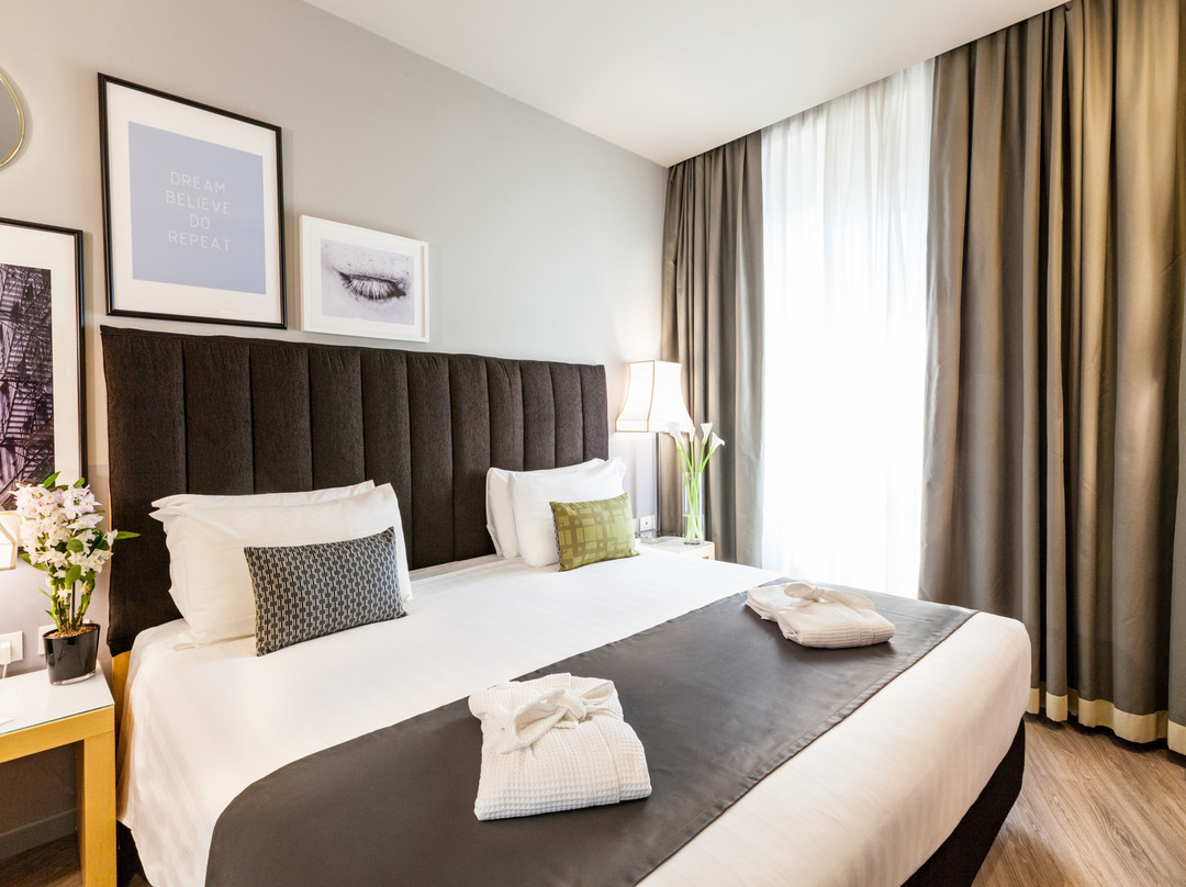 米兰加里波底门车站假日酒店主图