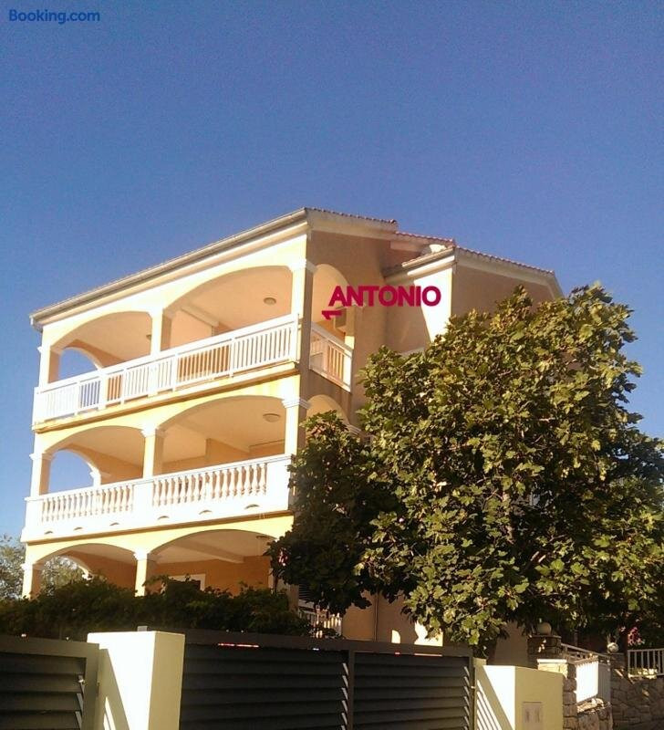 Antonio Apartments