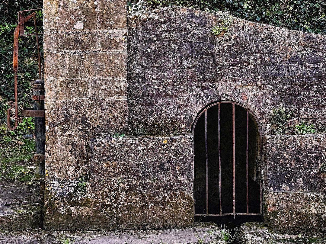 Le Lavoir Et La Fontaine Lunar景点图片
