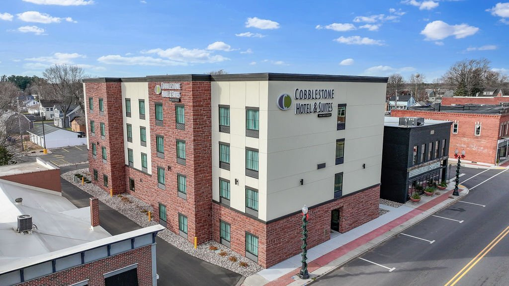 Cobblestone Hotel & Suites - Central Wisconsin Airport