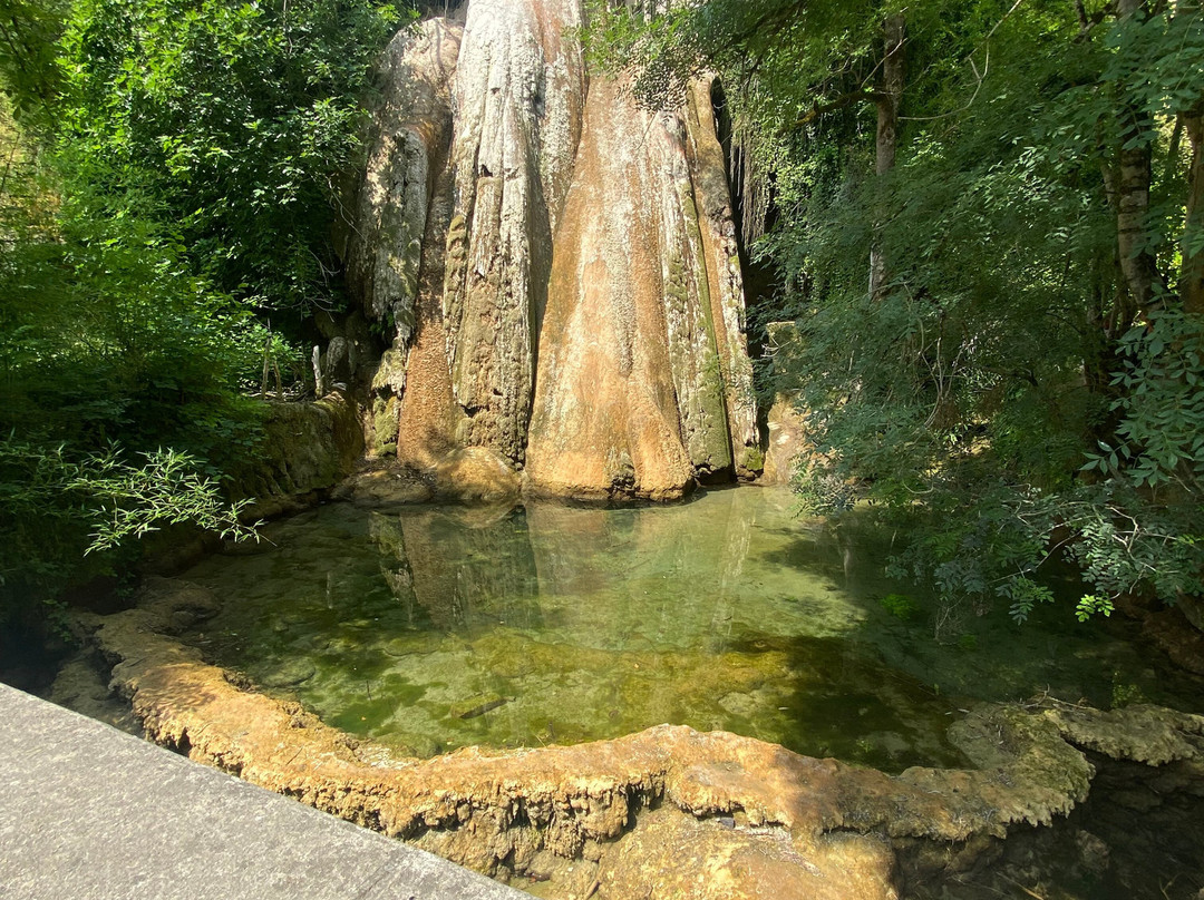 Cascade Petrifiante-Caylus必去景点