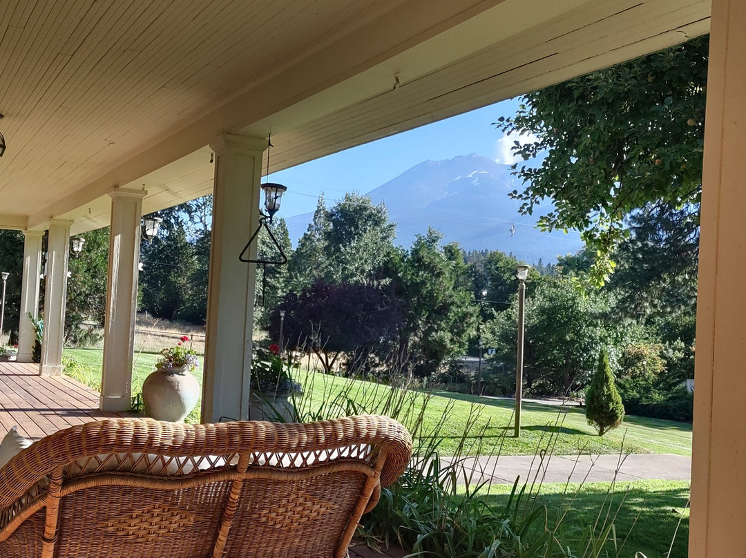 Mount Shasta Ranch Bed & Breakfast主图