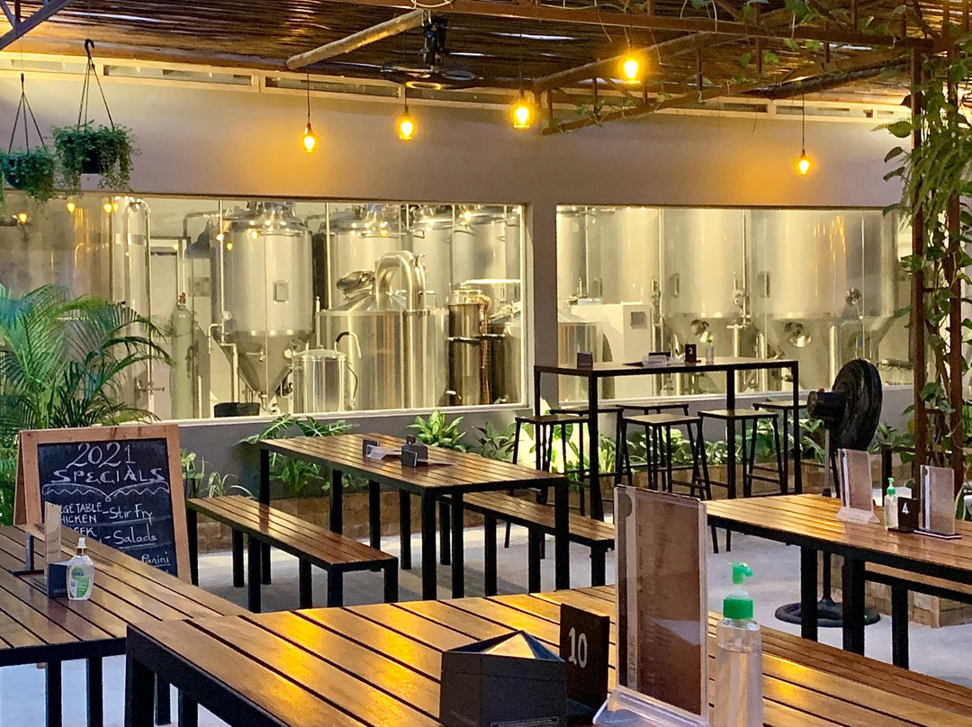 Crafty Dee's (Microbrewery & Brewpub)-Dar es Salaam必去景点