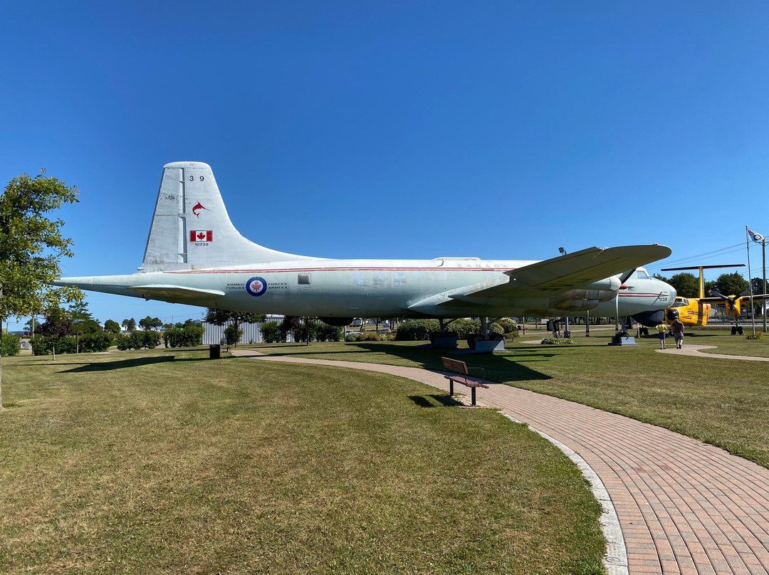 Slemon Park Historical Aircraft Static Display-萨默赛德必去景点