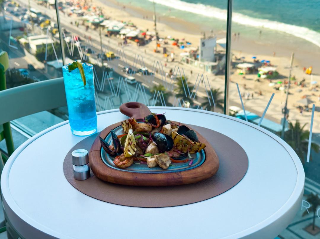 Vizta Rooftop Bar