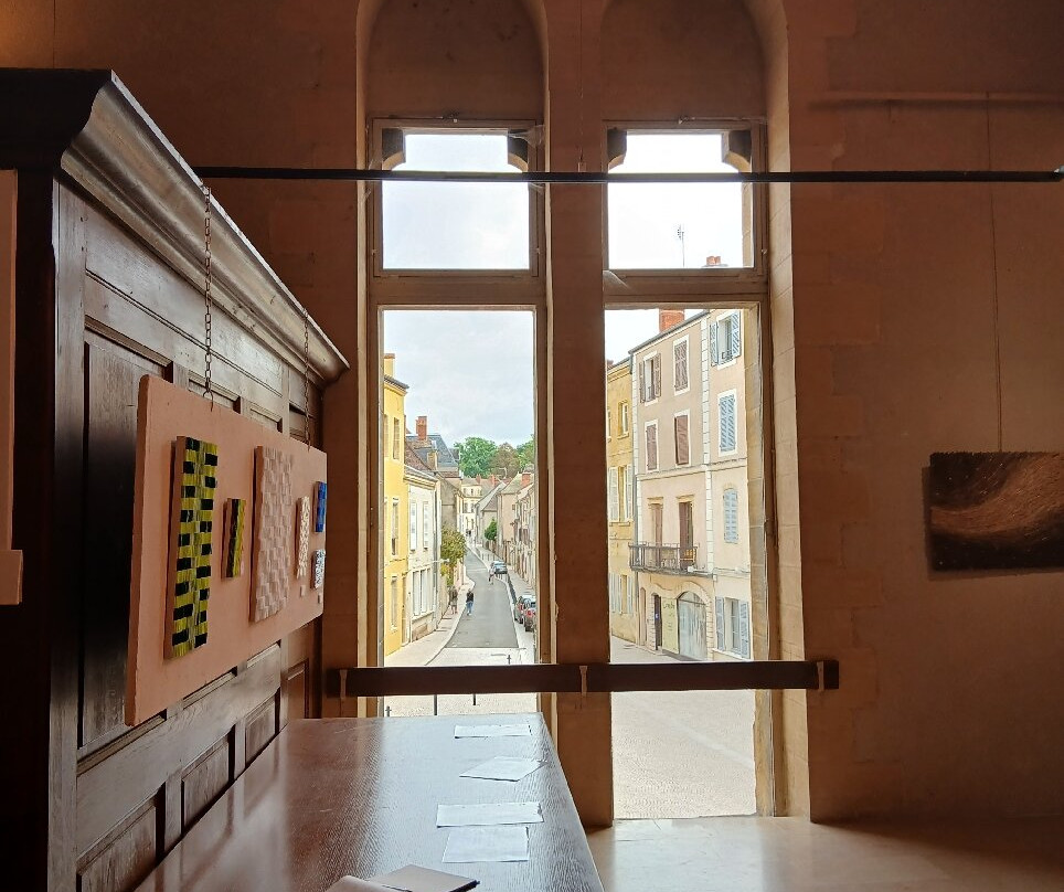 Tour Saint-Nicolas-Paray Le Monial必去景点