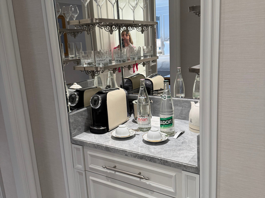 巴黎乔治五世四季酒店主图