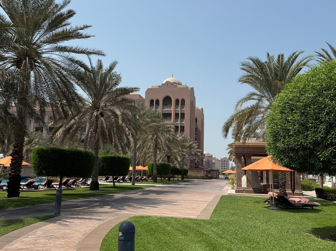 八星皇宫酒店主图