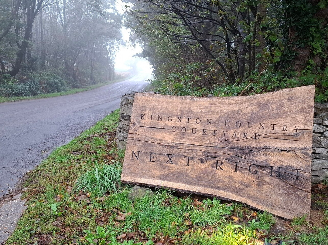 Kingston Country Courtyard主图