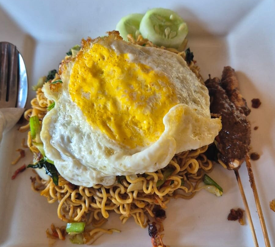 Warung Nikmat By Kayuna Villa