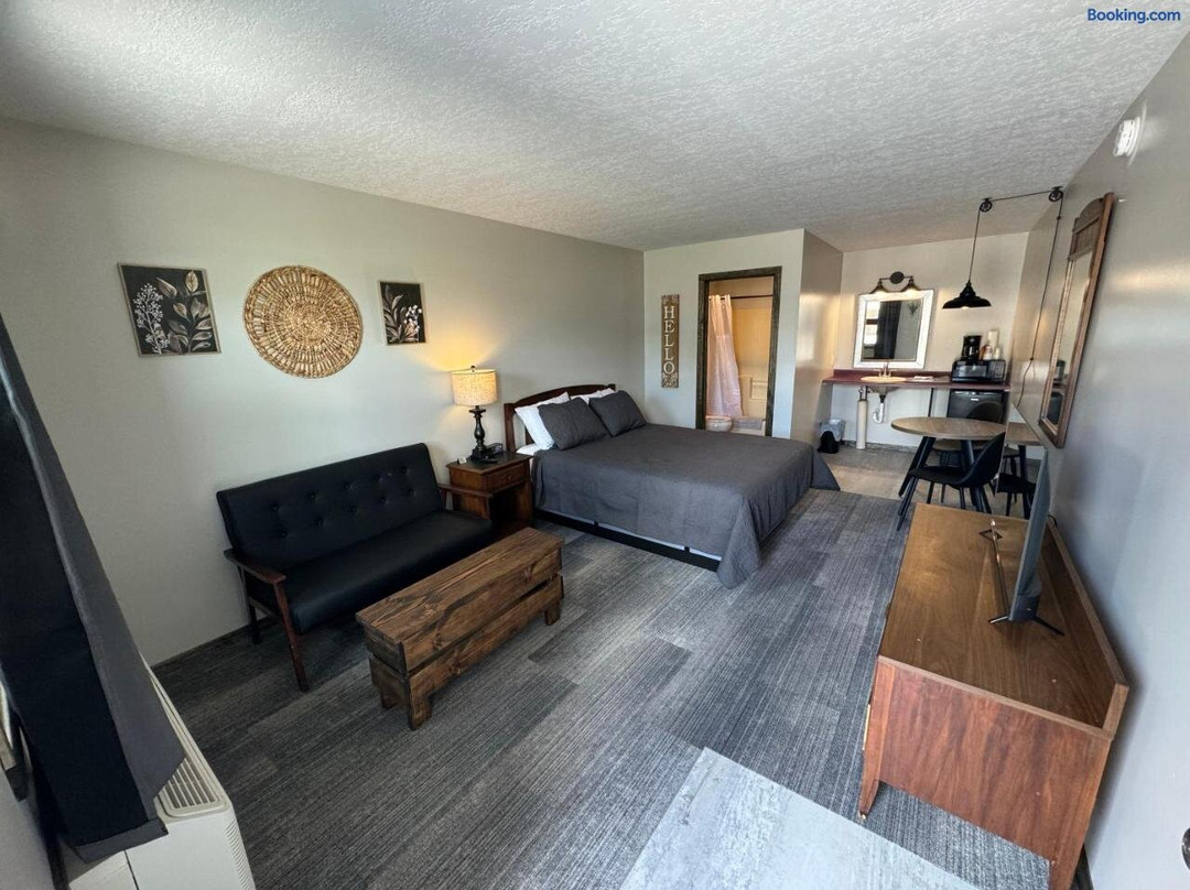 West Pines Motel