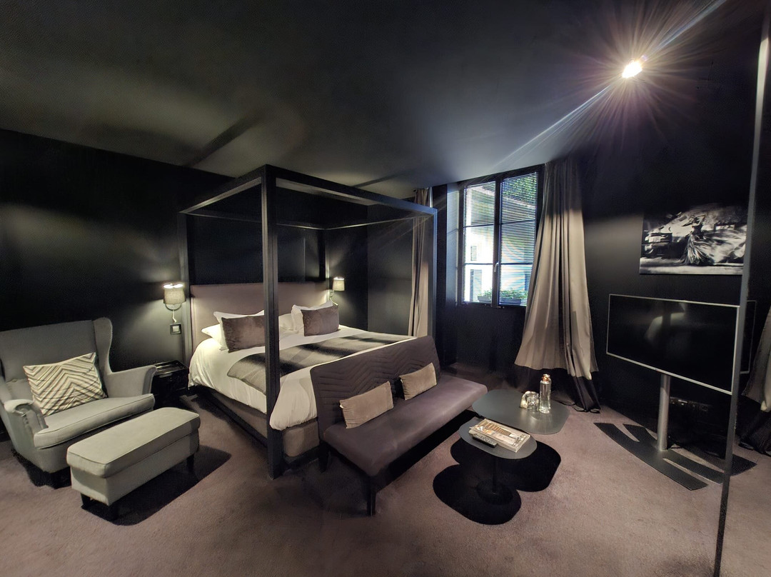 机密小酒店主图