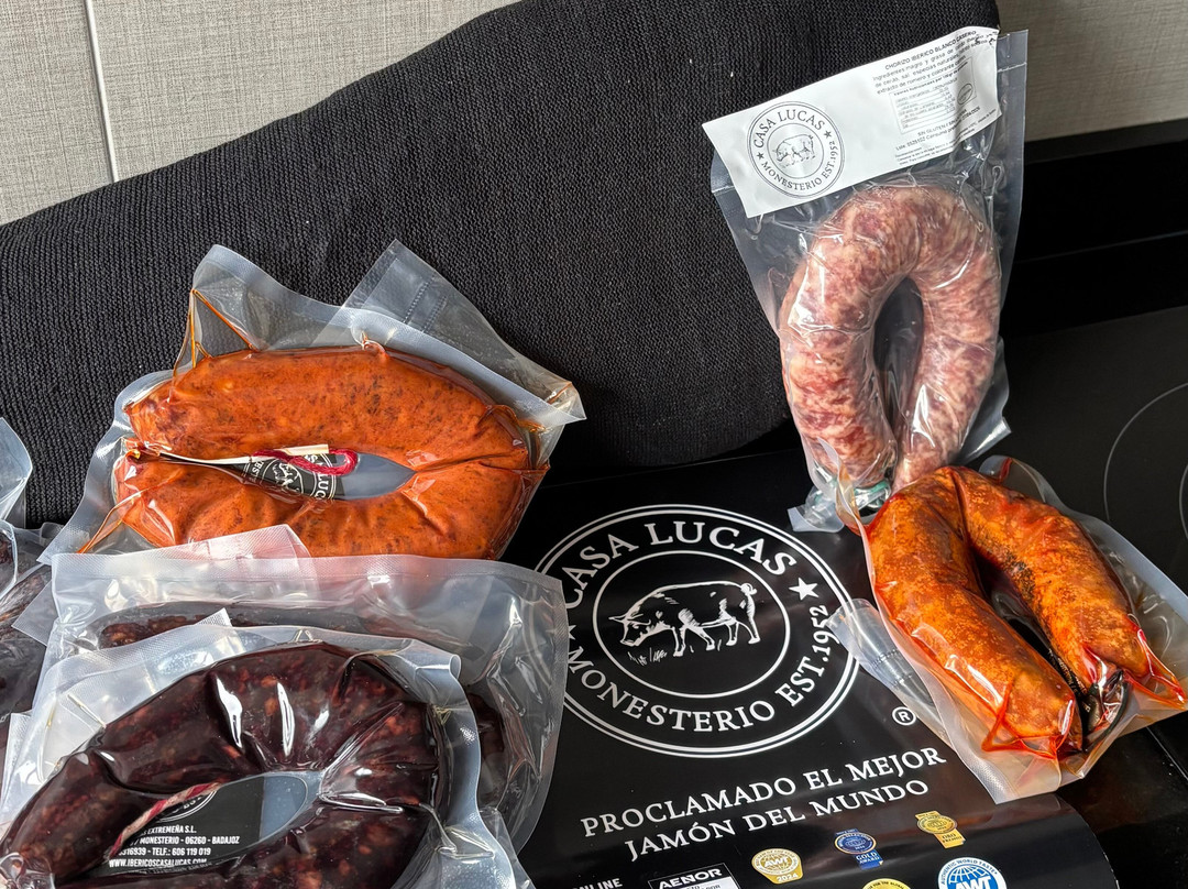 Ibericos Casa Lucas  Est.1952-Monesterio必去景点
