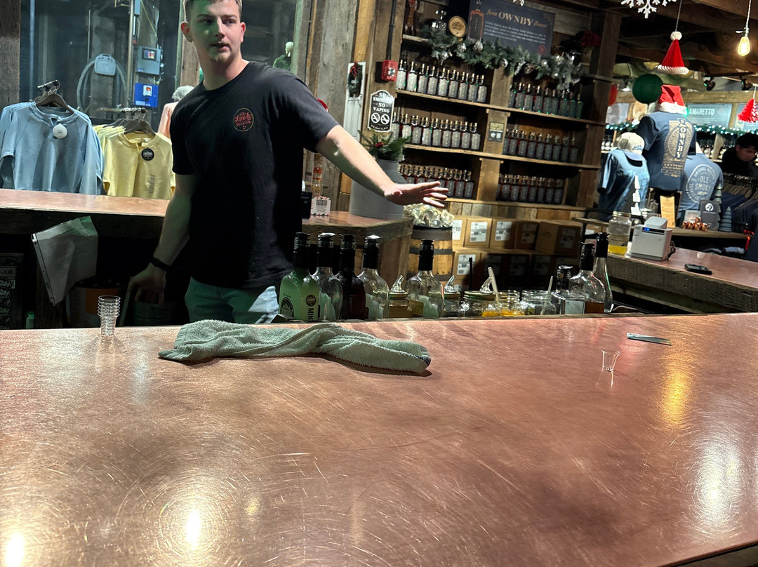 Ole Smoky Whiskey Barrelhouse-盖林柏格必去景点