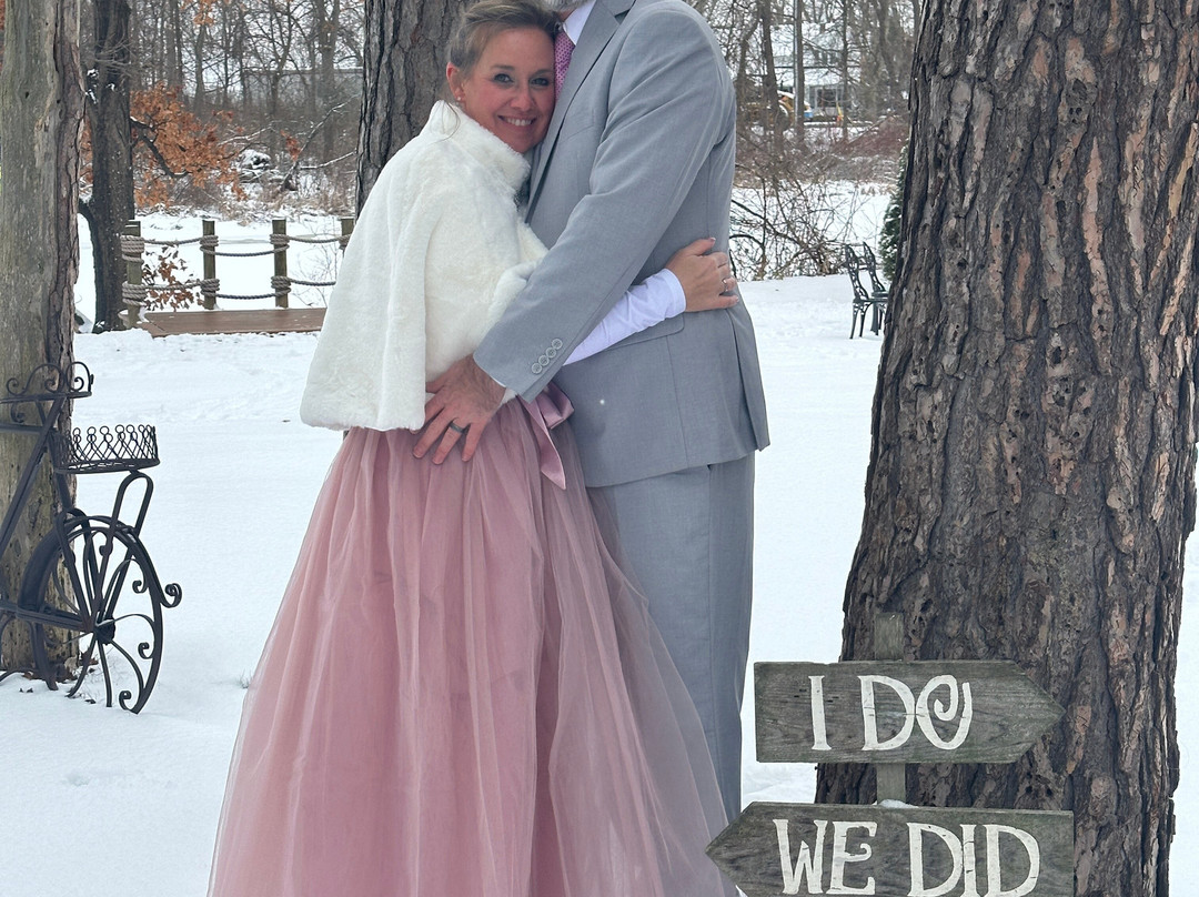 Elope Niagara's Little Log Wedding Chapel-Stevensville必去景点