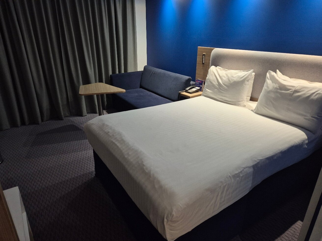 快捷假日伦敦斯坦斯特德酒店主图