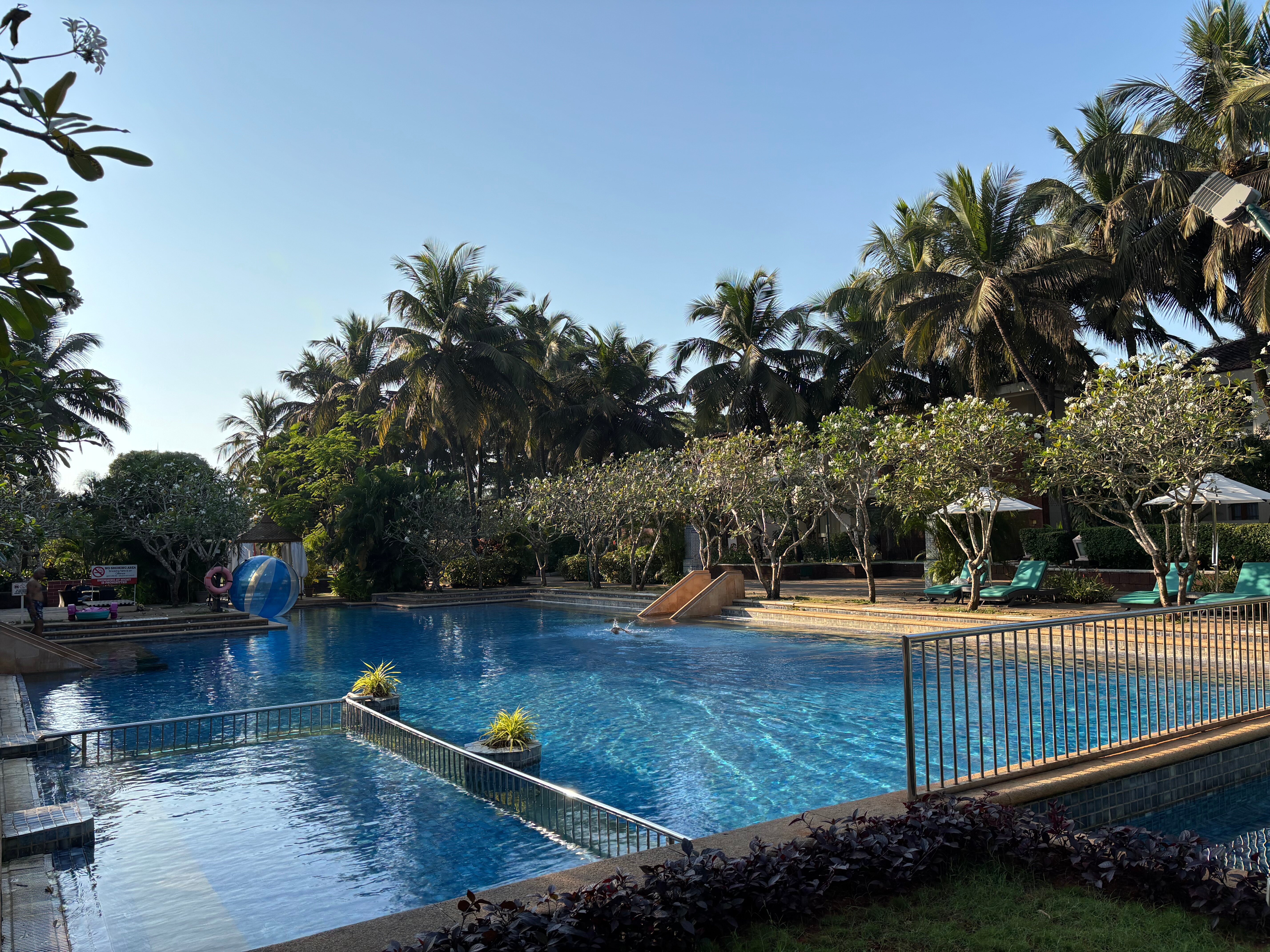 Club Mahindra Varca Beach-泳池