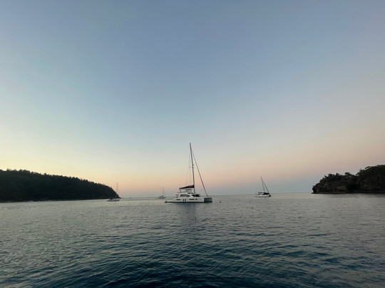 Cumberland Charter Yachts-艾尔利滩必去景点