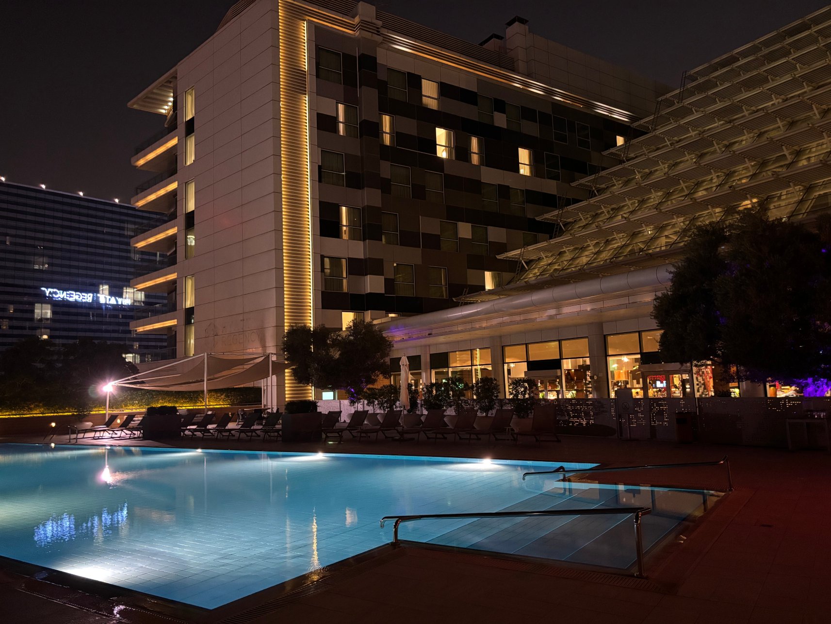 罗塔纳羚羊-泳池