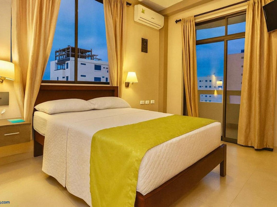 Hotel Manta Beach Madrigal