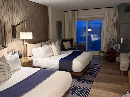 Newport Harbor Island Resort主图