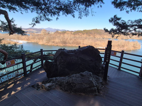 Tangeumdae Park-忠州市必去景点