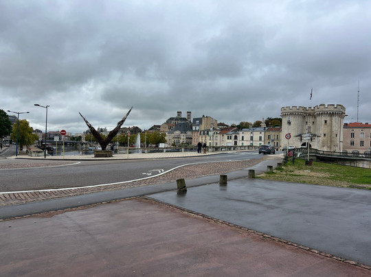 艾达普酒店主图