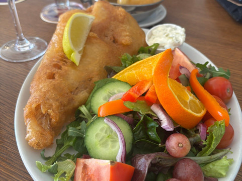 雷特斯顿竖琴酒店主图