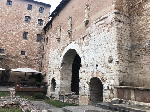 Porta Consolare-Spello必去景点