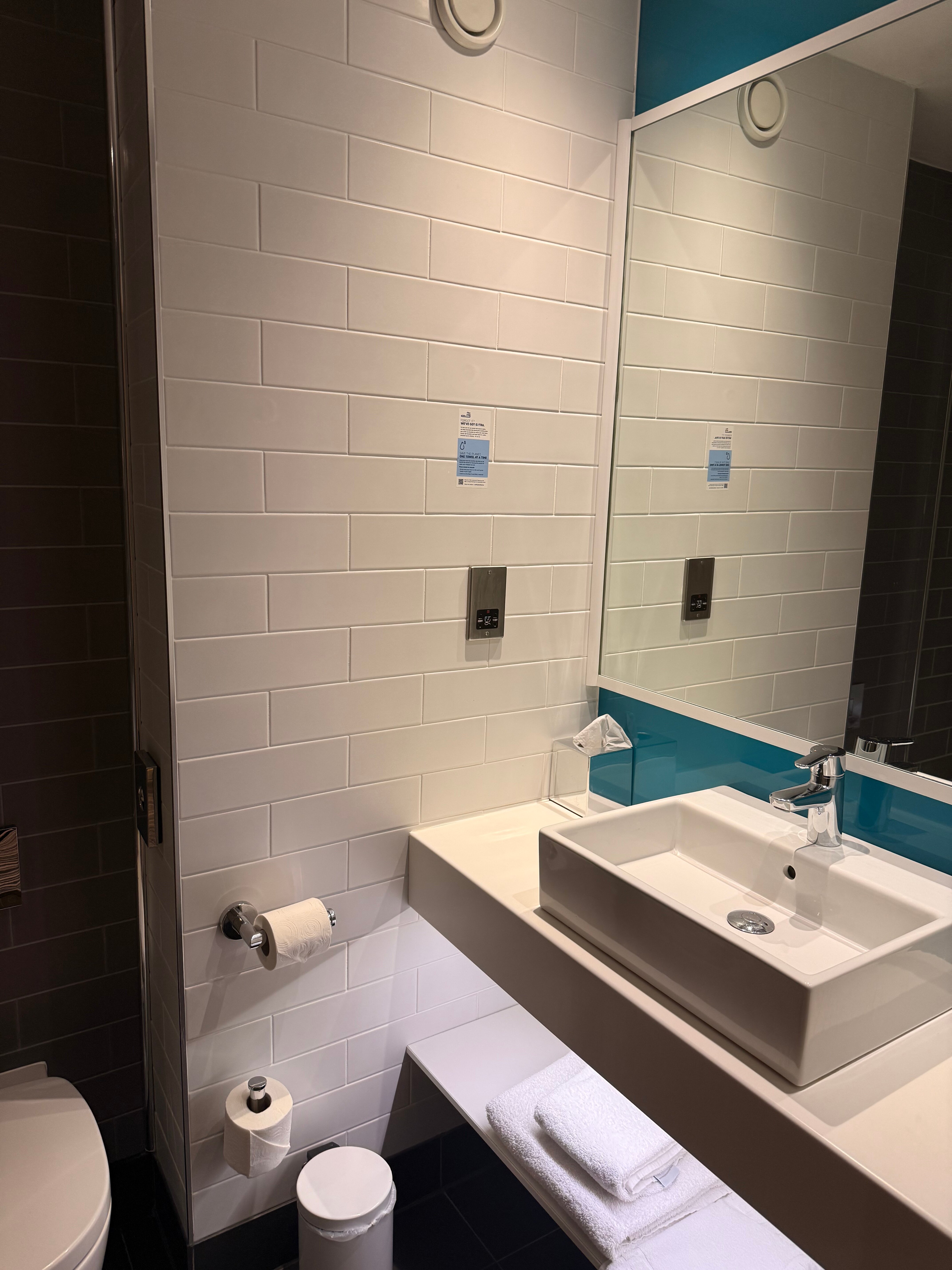 格里姆斯比智选假日酒店-浴室