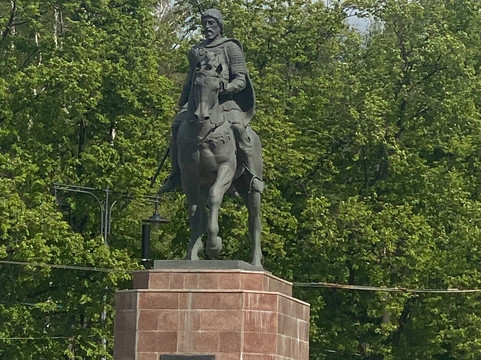 Monument to the Prince Oleg Ryazanskiy-Ryazan必去景点